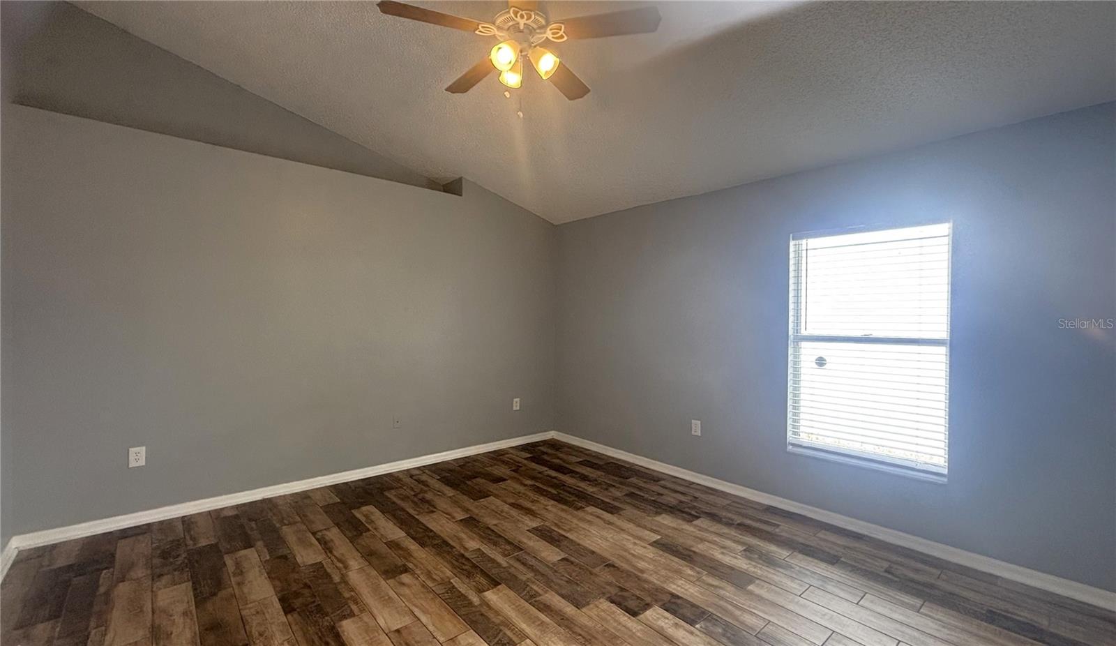 Image 10 of 25 For 10827 Laxton Street