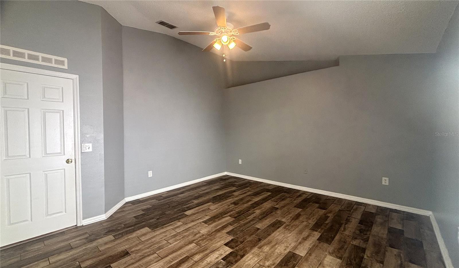 Image 11 of 25 For 10827 Laxton Street