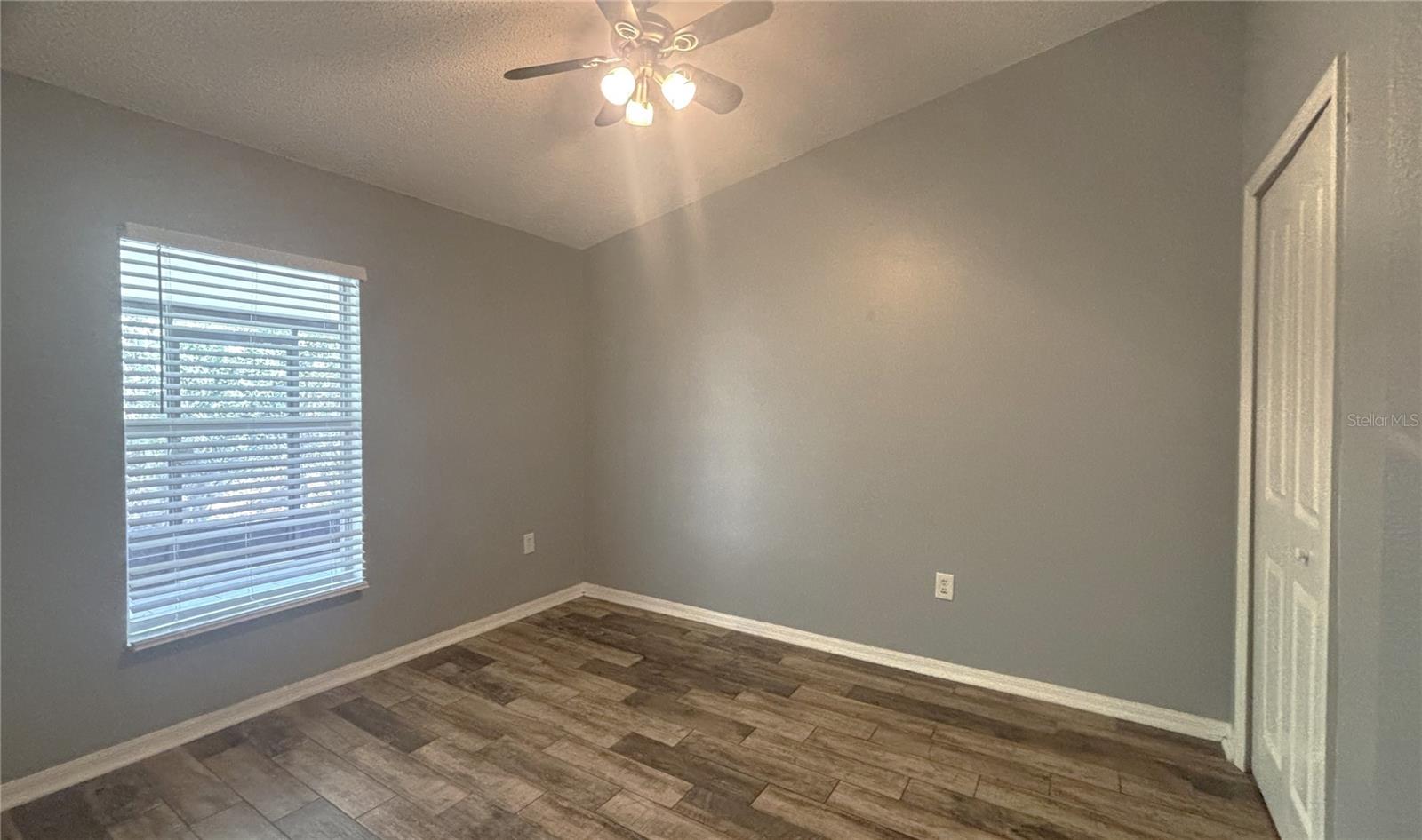 Image 12 of 25 For 10827 Laxton Street