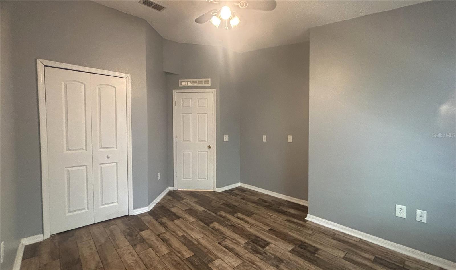 Image 13 of 25 For 10827 Laxton Street