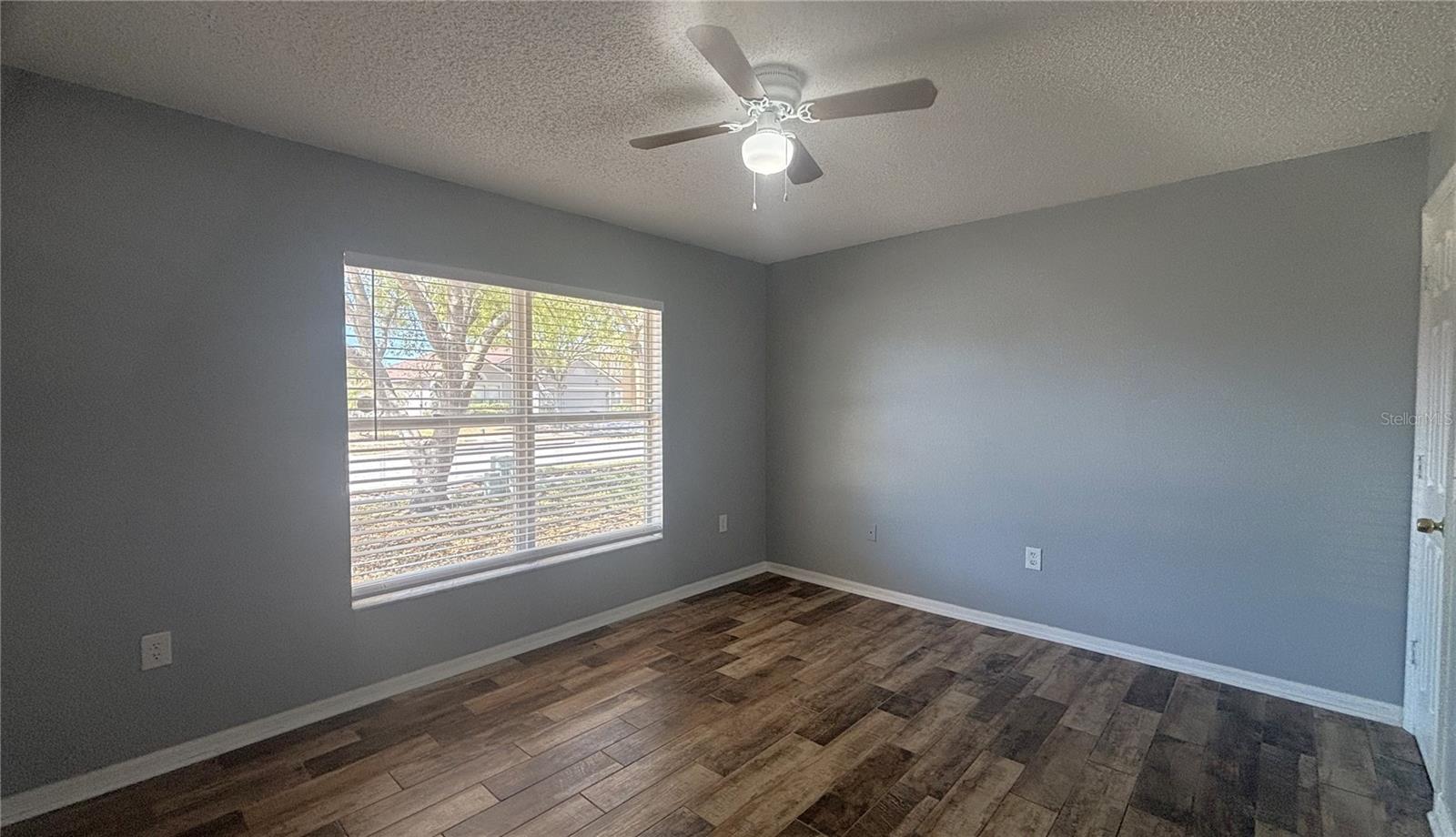 Image 9 of 25 For 10827 Laxton Street