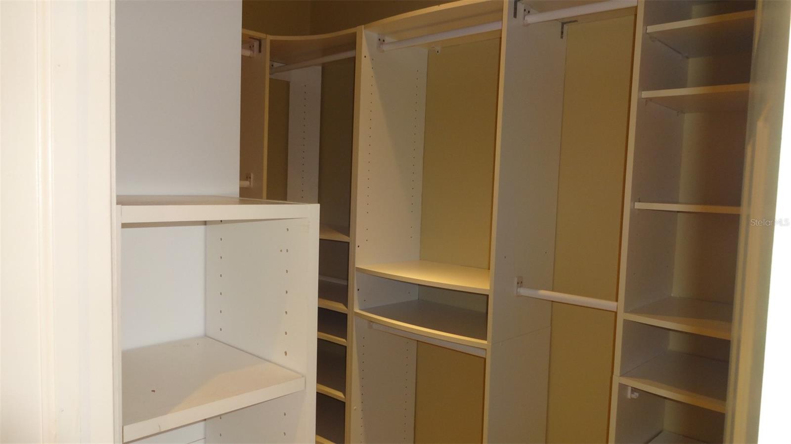 Image 7 of 61 For 1144 Delaney Avenue 1144