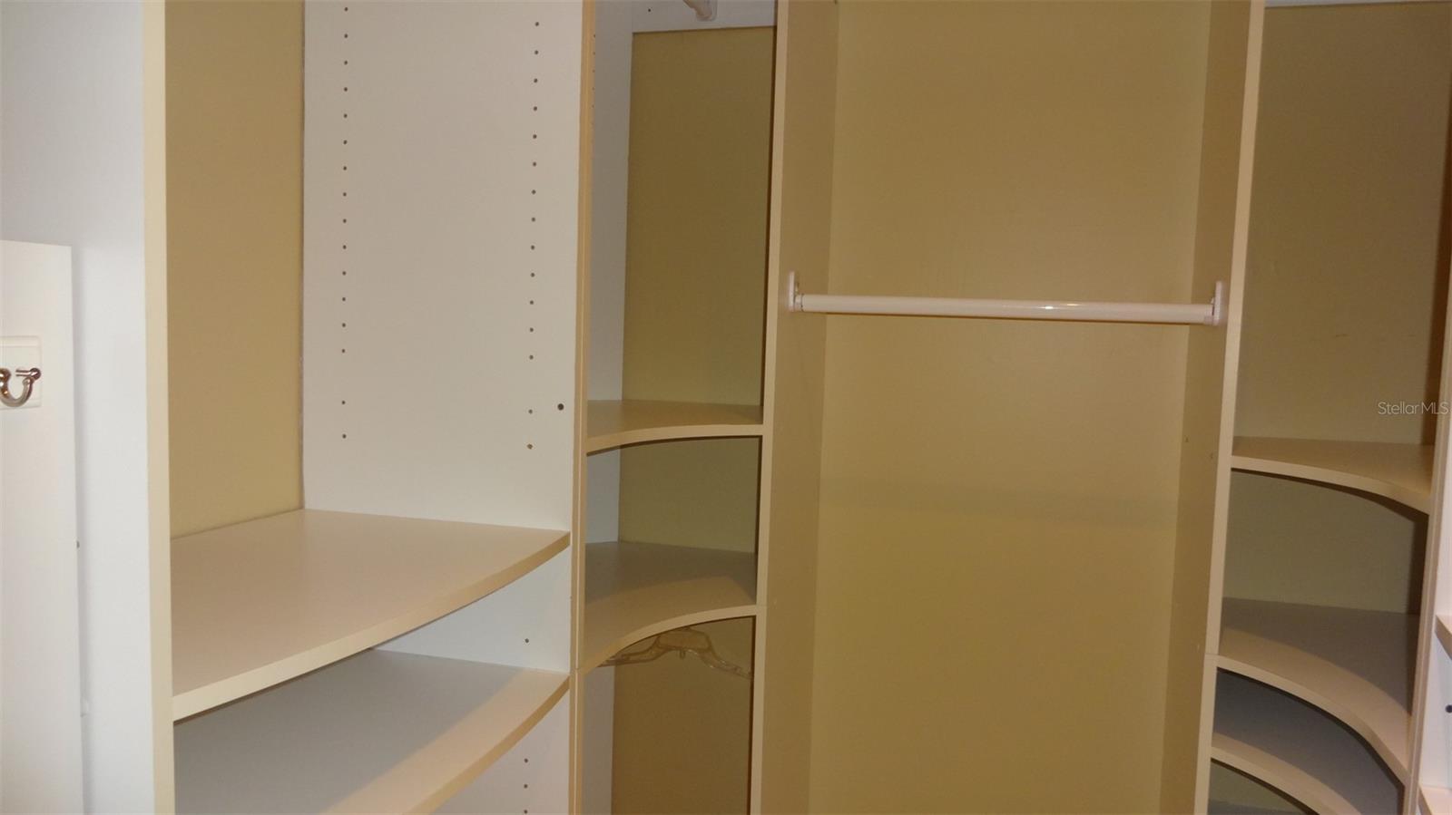 Image 8 of 61 For 1144 Delaney Avenue 1144