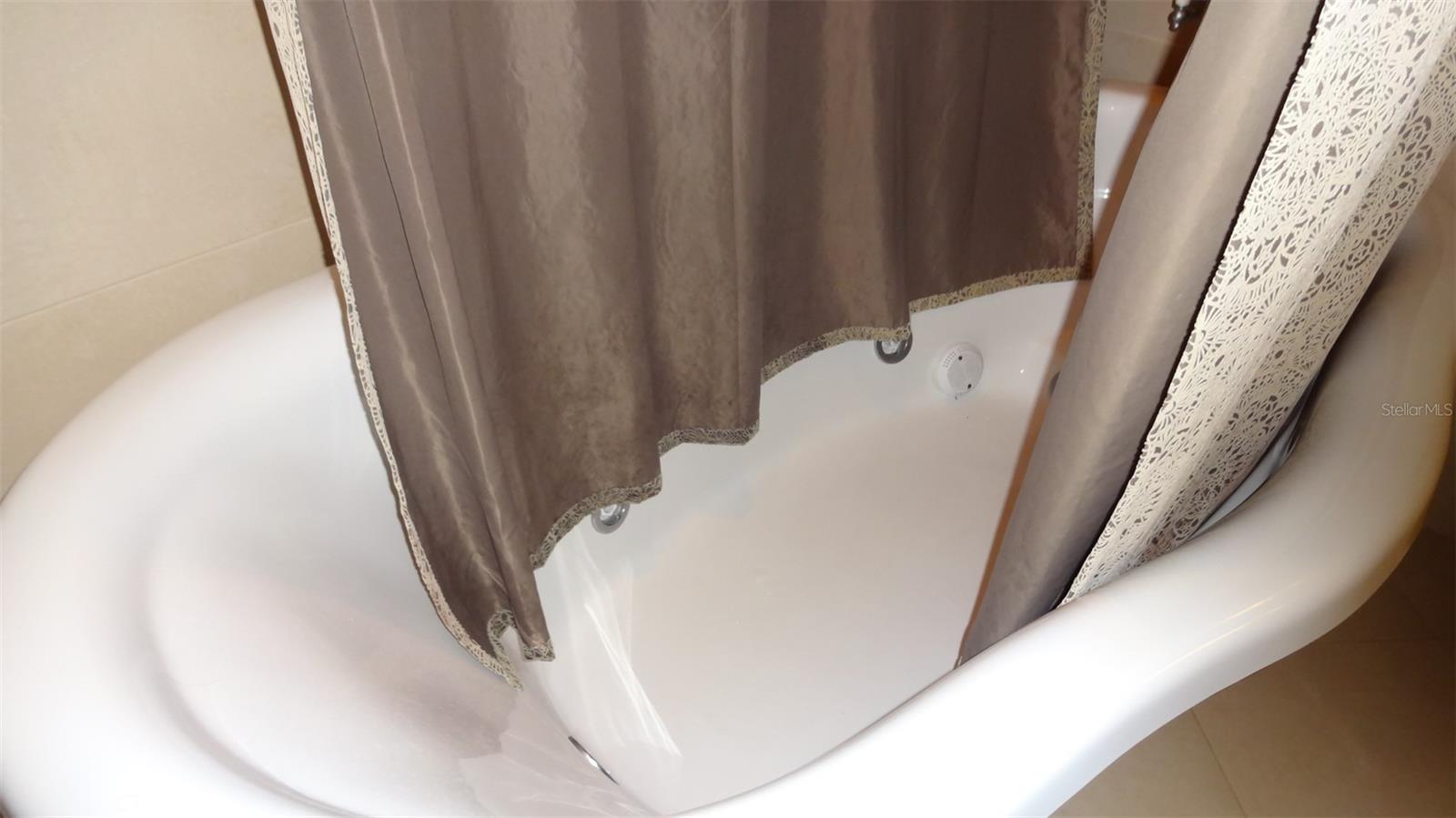 Image 9 of 61 For 1144 Delaney Avenue 1144