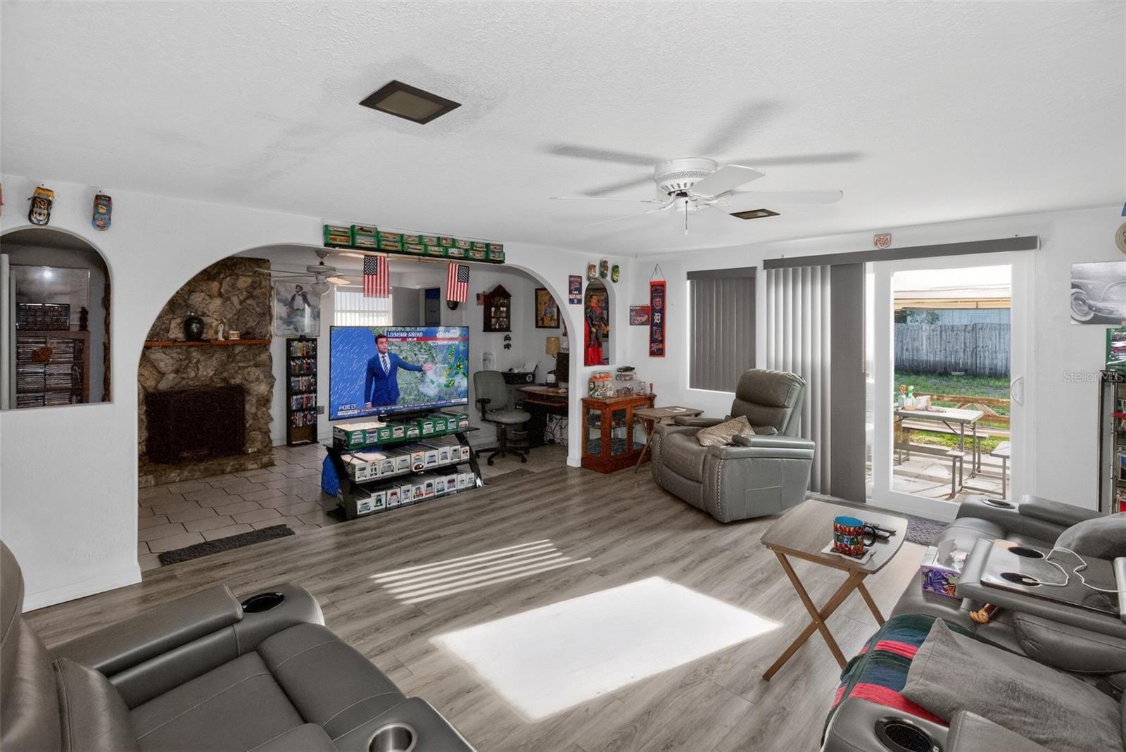 Image 7 of 34 For 10223 Armenia Avenue