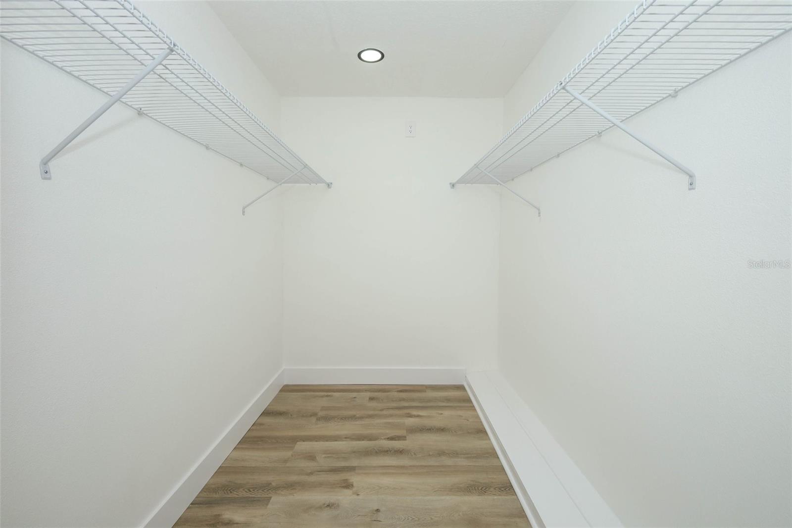 Image 13 of 40 For 302 Timbercove Circle