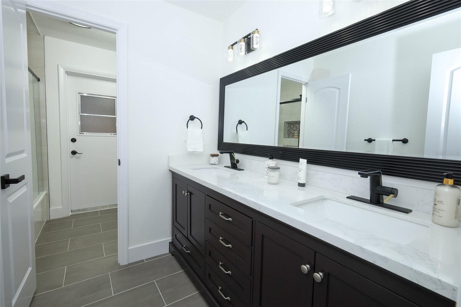 Image 18 of 40 For 302 Timbercove Circle