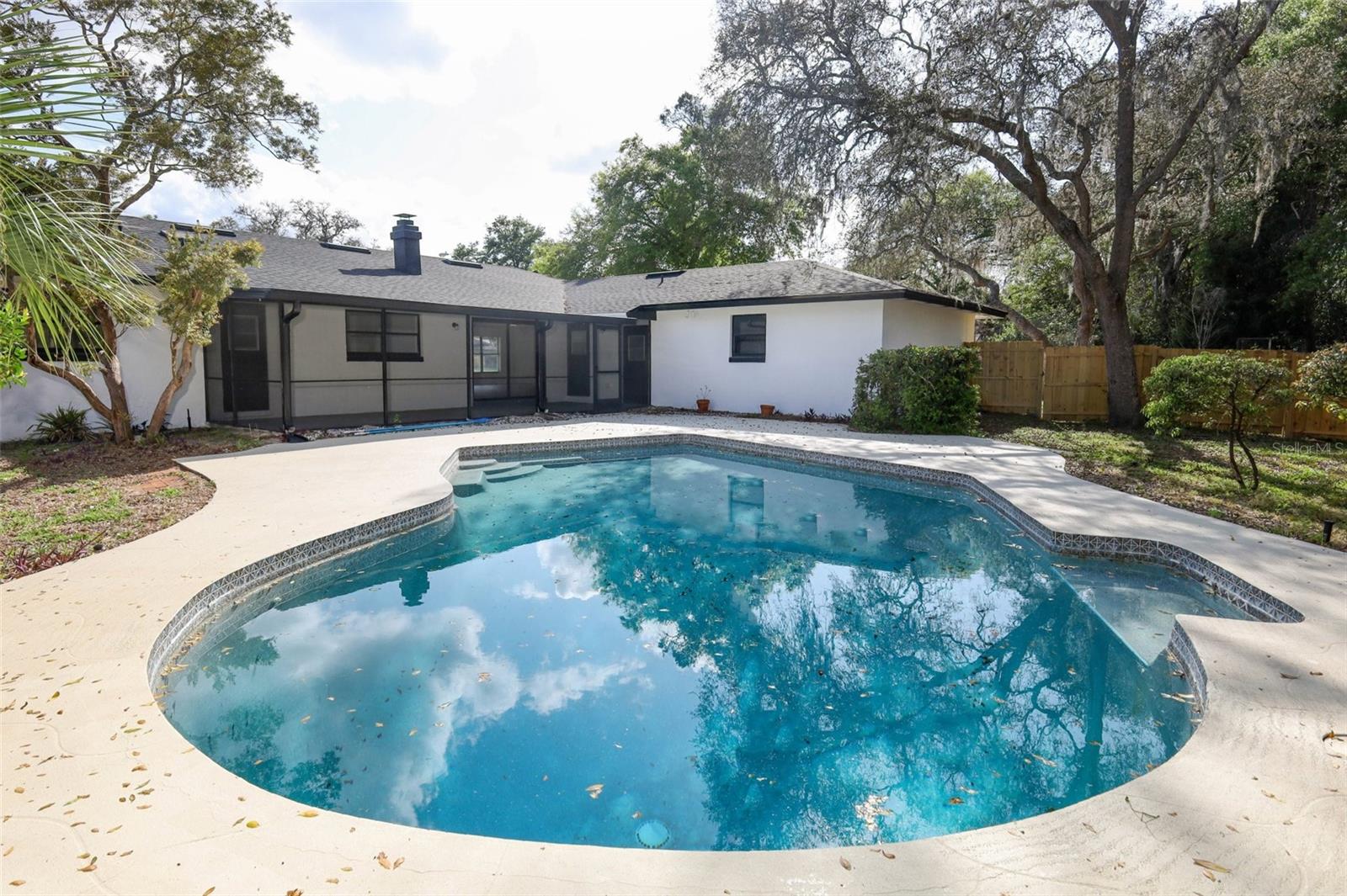 Image 22 of 40 For 302 Timbercove Circle