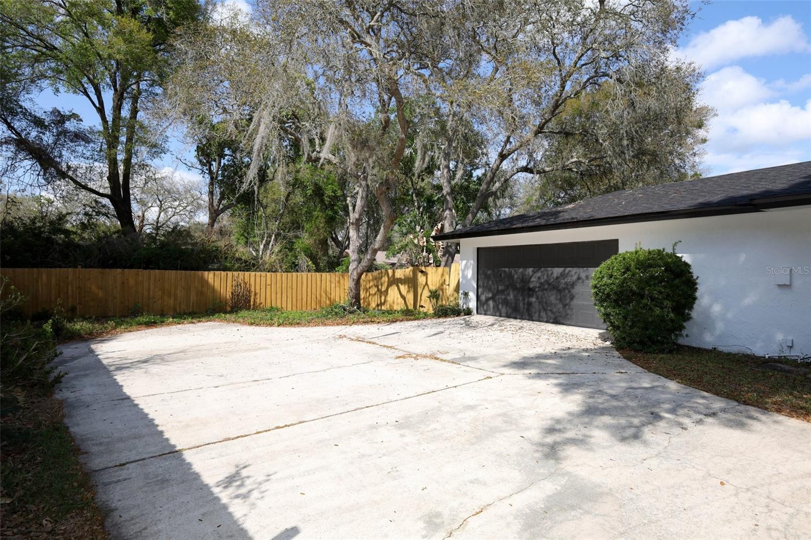 Image 25 of 40 For 302 Timbercove Circle