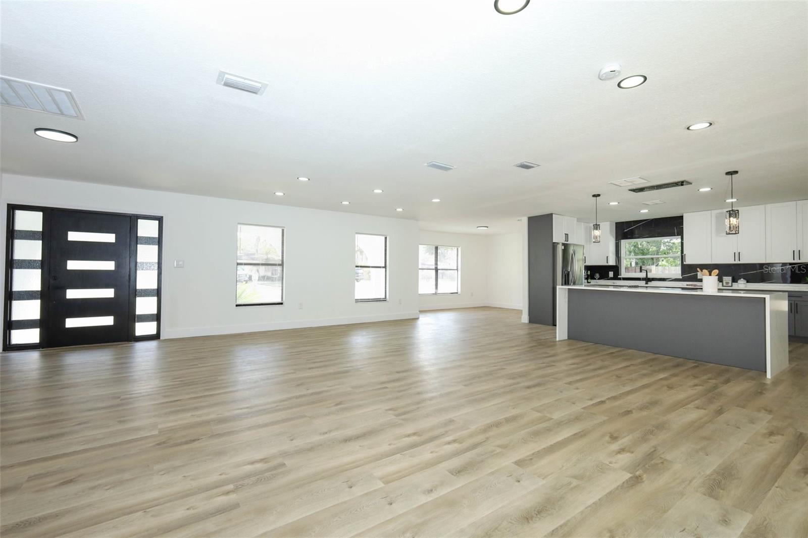 Image 33 of 40 For 302 Timbercove Circle