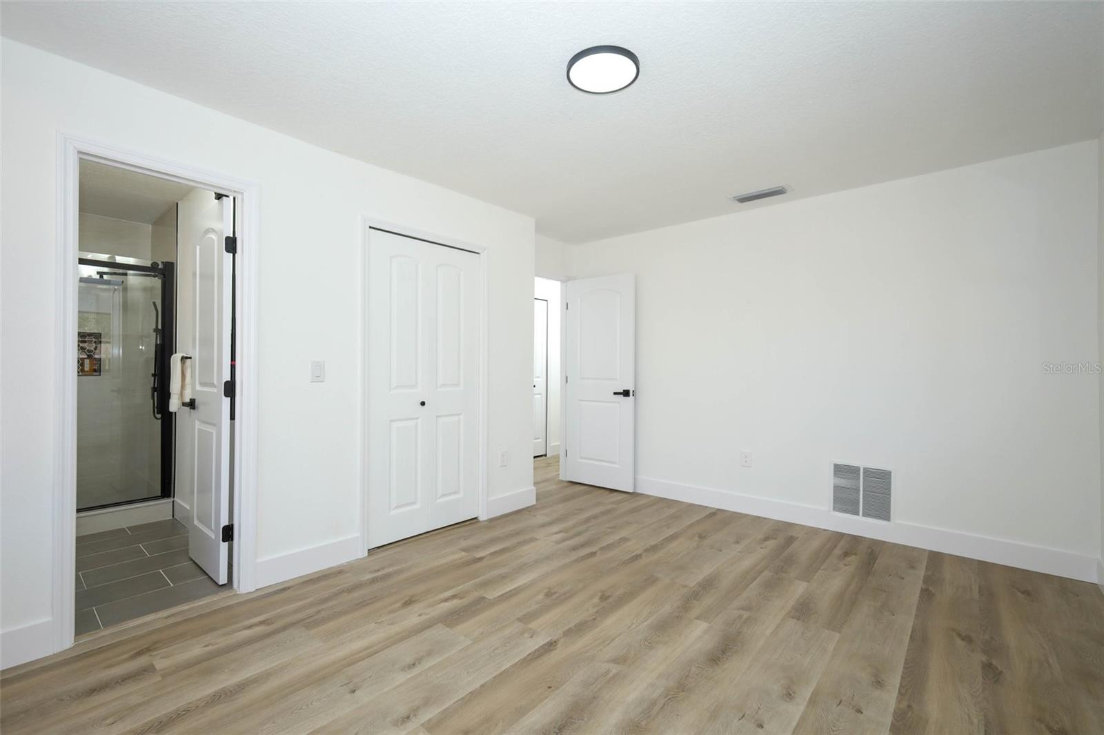 Image 36 of 40 For 302 Timbercove Circle