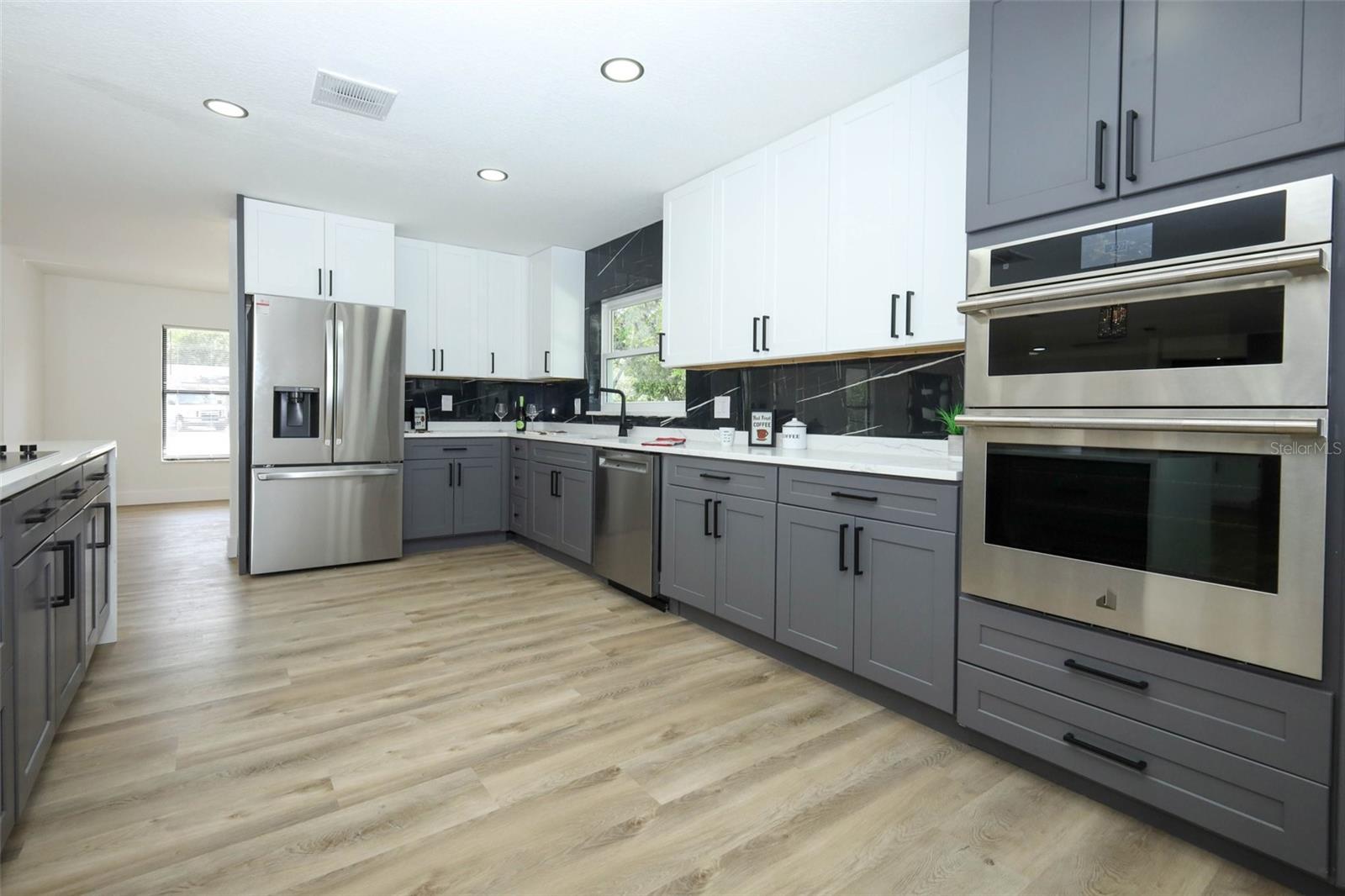 Image 6 of 40 For 302 Timbercove Circle