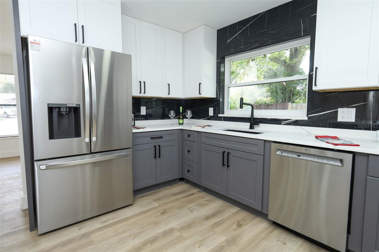 Image 7 of 40 For 302 Timbercove Circle