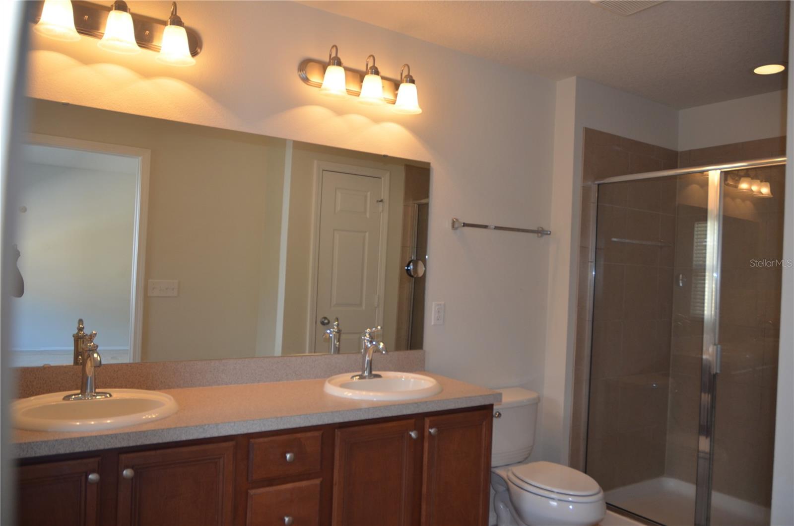 Image 10 of 15 For 213 Silverglen Lane