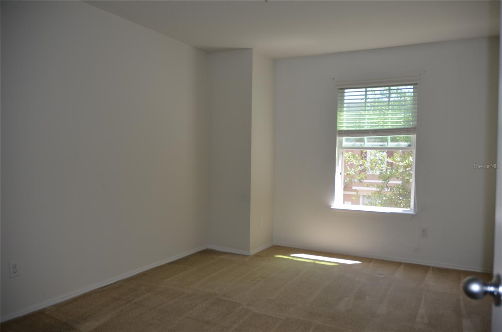 Image 8 of 15 For 213 Silverglen Lane