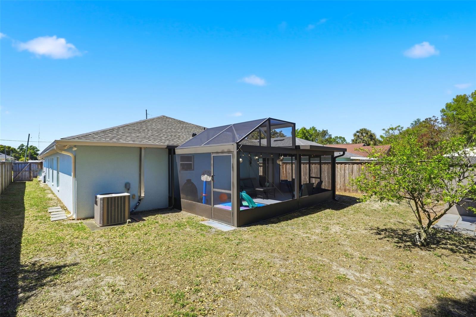 Image 32 of 35 For 1907 Gadsen Boulevard