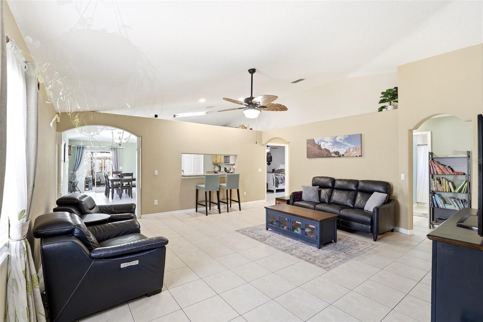 Image 5 of 35 For 1907 Gadsen Boulevard