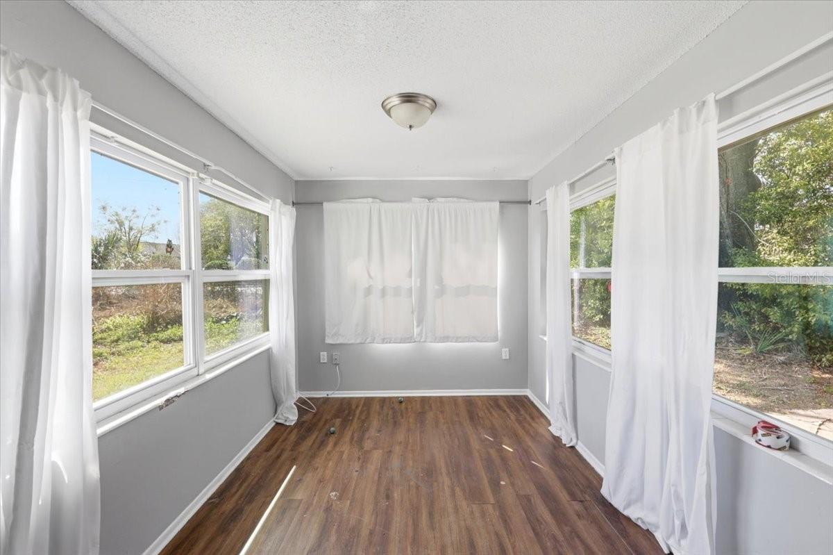 Image 11 of 71 For 454 Lakeport Cove