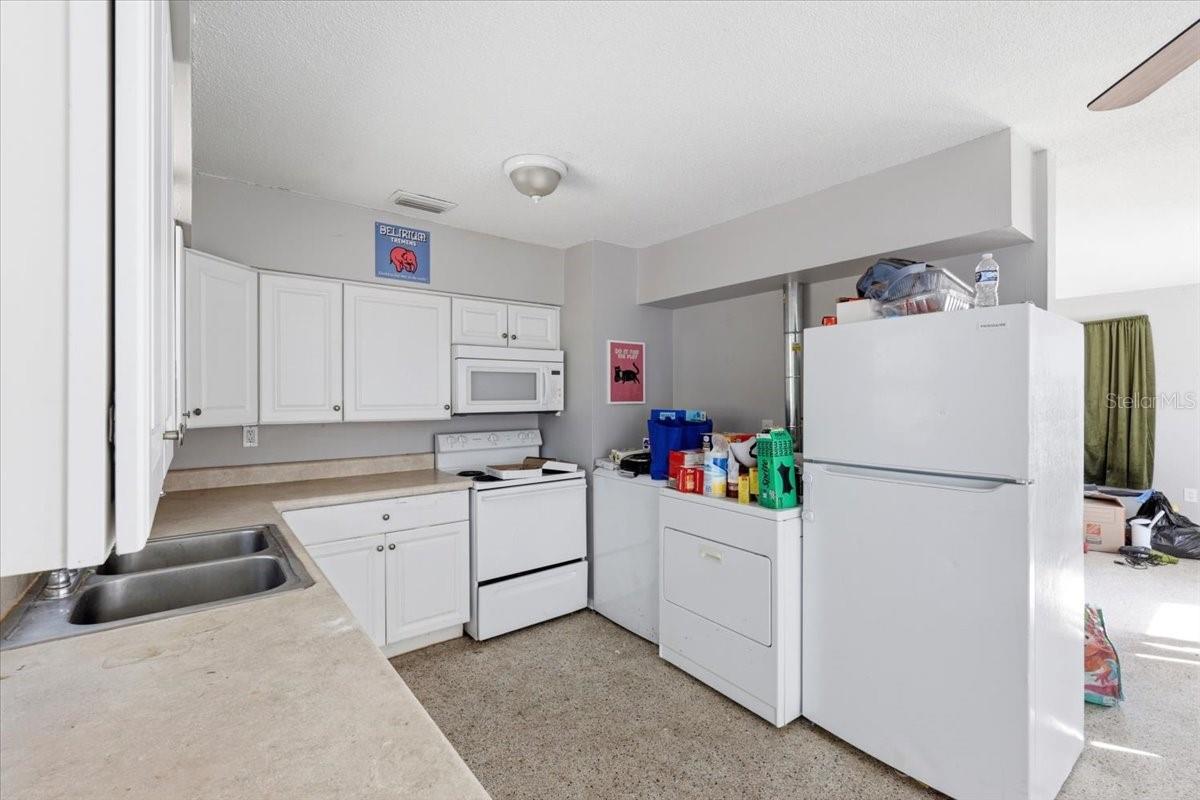 Image 13 of 71 For 454 Lakeport Cove