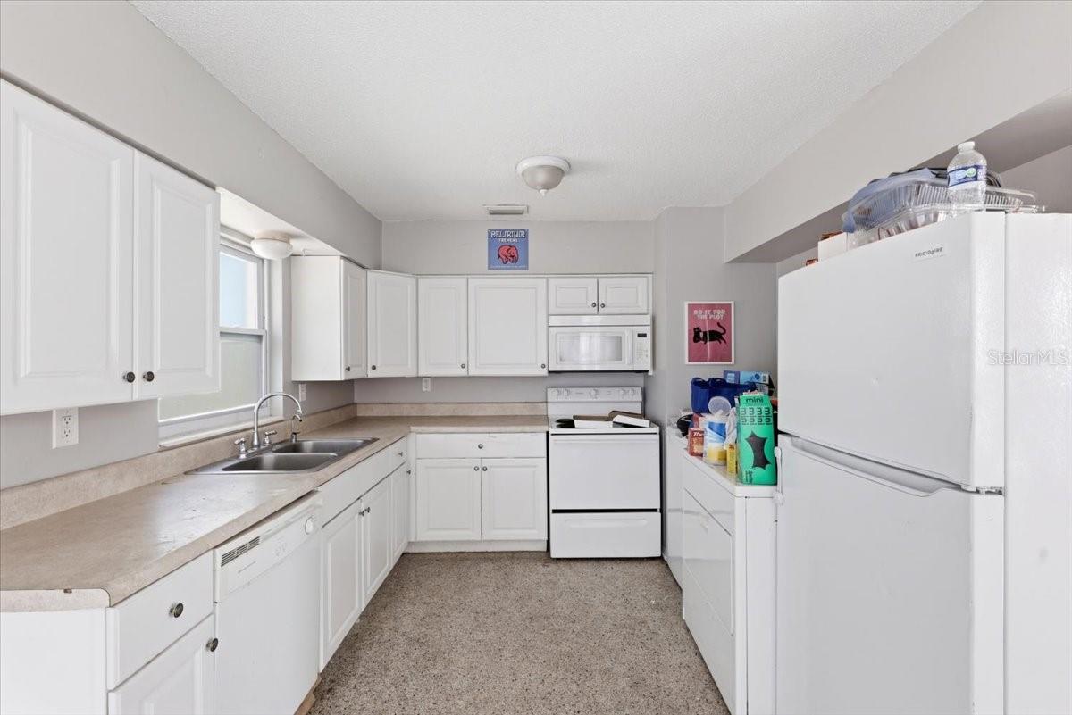 Image 14 of 71 For 454 Lakeport Cove