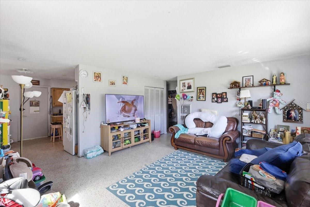 Image 17 of 71 For 454 Lakeport Cove