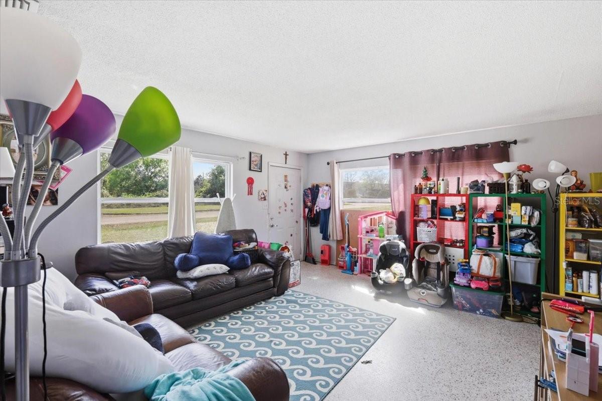 Image 18 of 71 For 454 Lakeport Cove