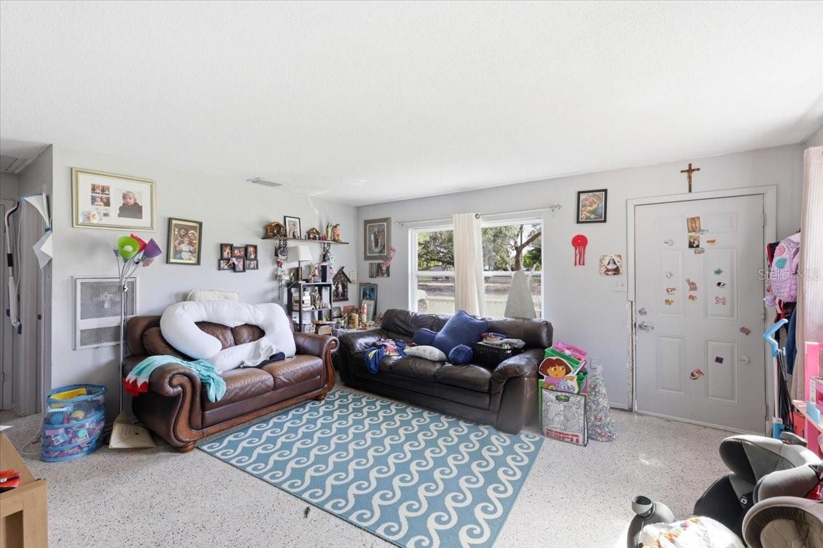 Image 19 of 71 For 454 Lakeport Cove