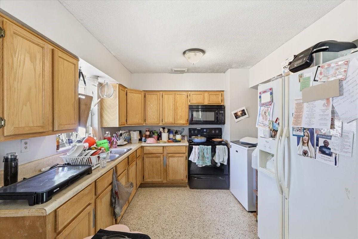 Image 20 of 71 For 454 Lakeport Cove