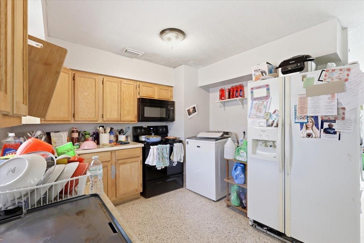 Image 21 of 71 For 454 Lakeport Cove