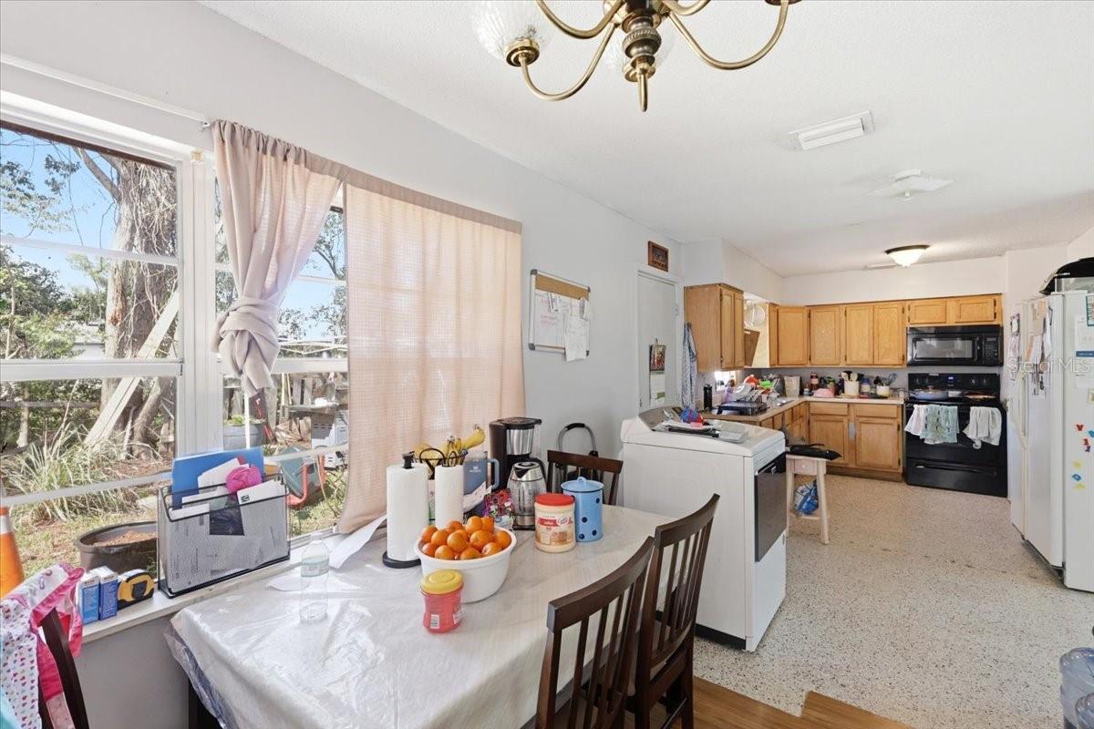 Image 23 of 71 For 454 Lakeport Cove