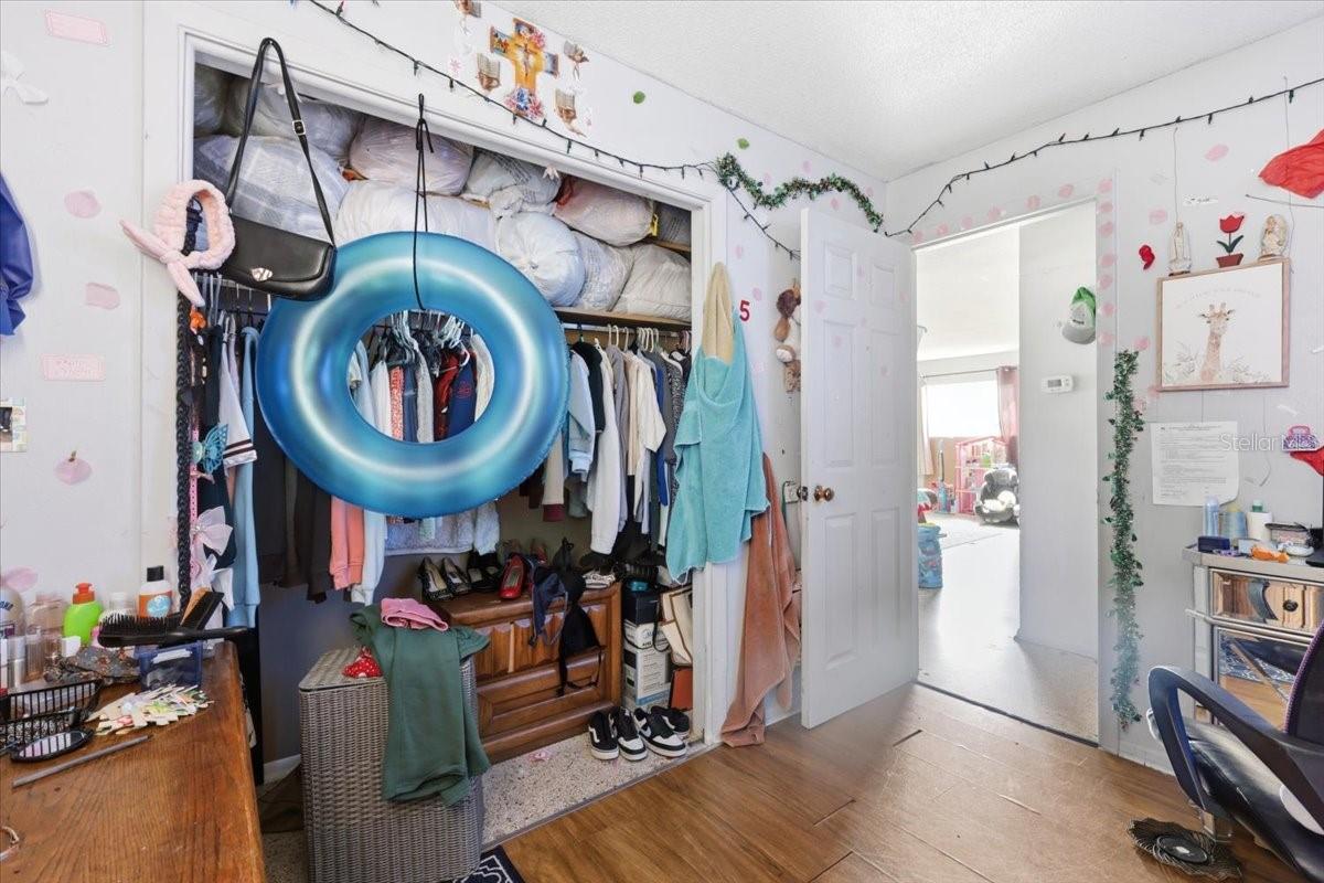 Image 25 of 71 For 454 Lakeport Cove