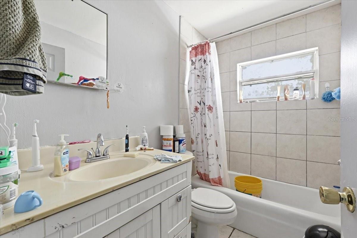 Image 26 of 71 For 454 Lakeport Cove