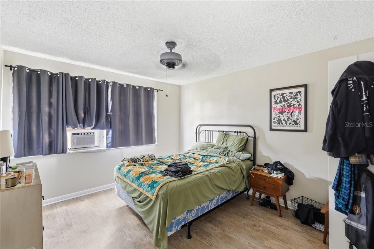 Image 34 of 71 For 454 Lakeport Cove