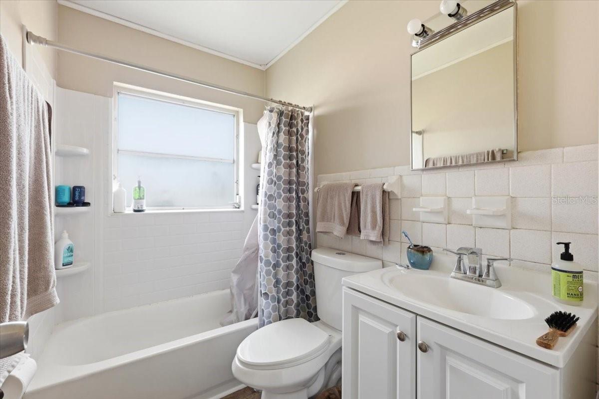 Image 36 of 71 For 454 Lakeport Cove