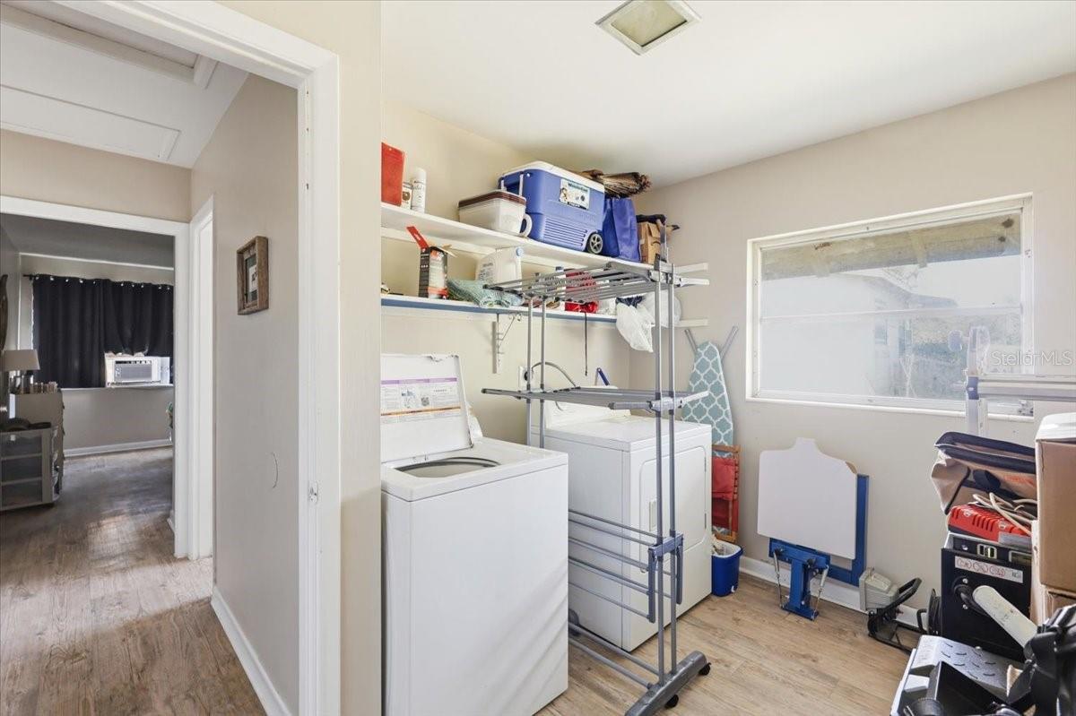 Image 37 of 71 For 454 Lakeport Cove