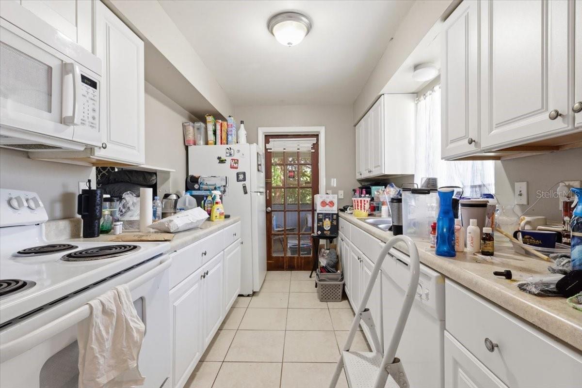 Image 40 of 71 For 454 Lakeport Cove