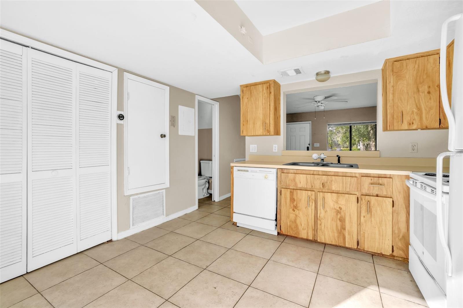 Image 10 of 23 For 12064 Tift Circle