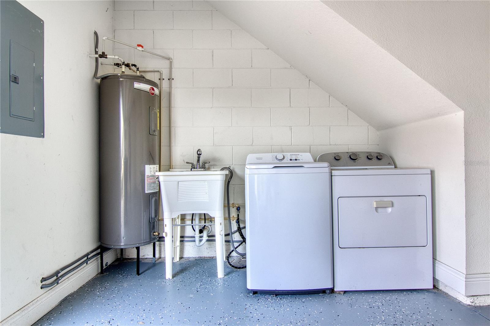 Image 34 of 44 For 8323 Lookout Pointe Drive