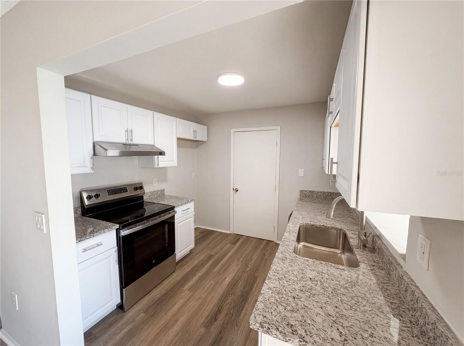 Image 2 of 32 For 2149 Mary Sue Street