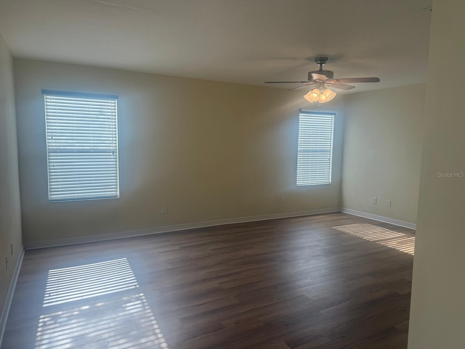 Listing photo id 11 for 3154 Rodrick Circle