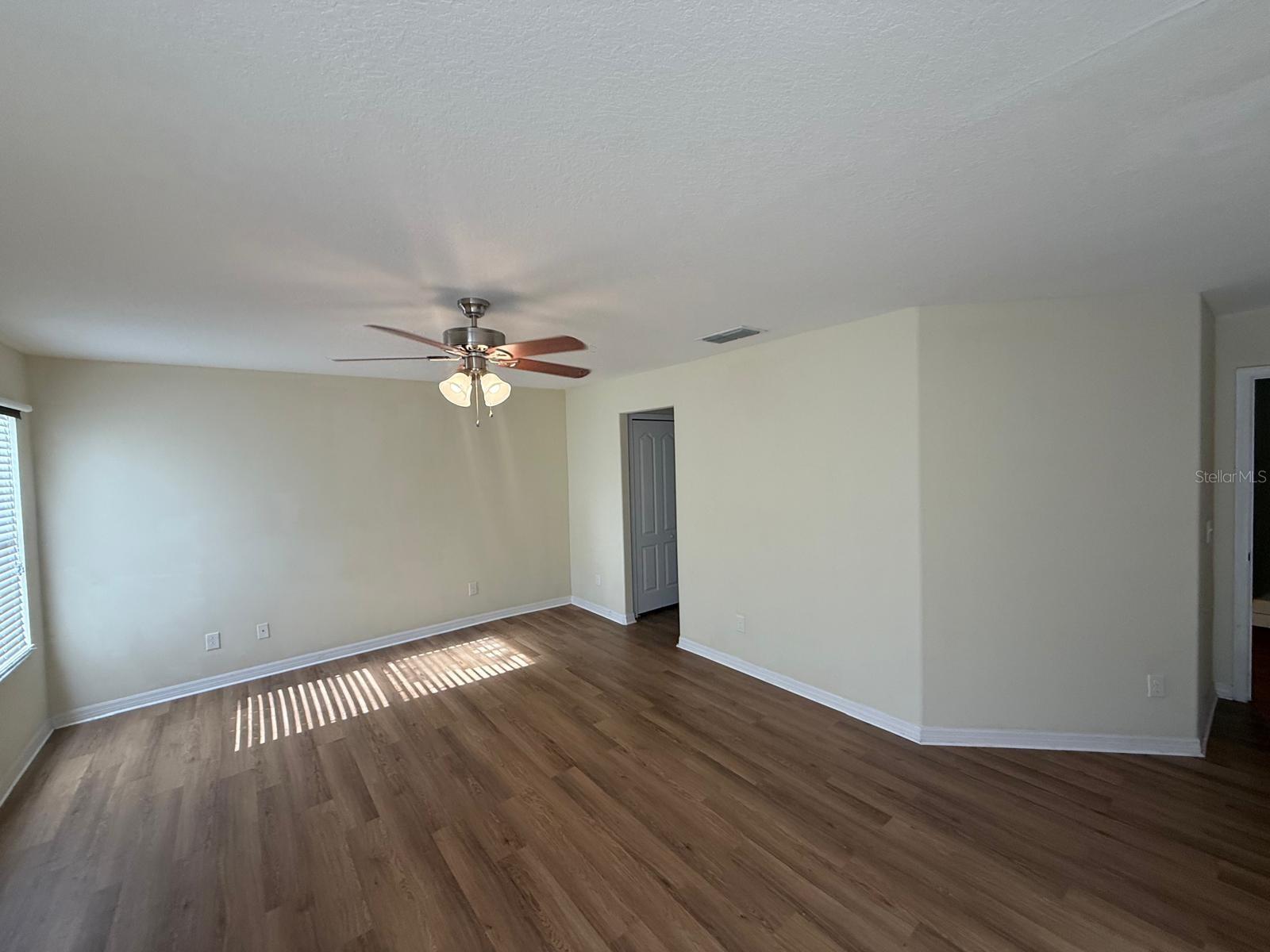 Listing photo id 12 for 3154 Rodrick Circle