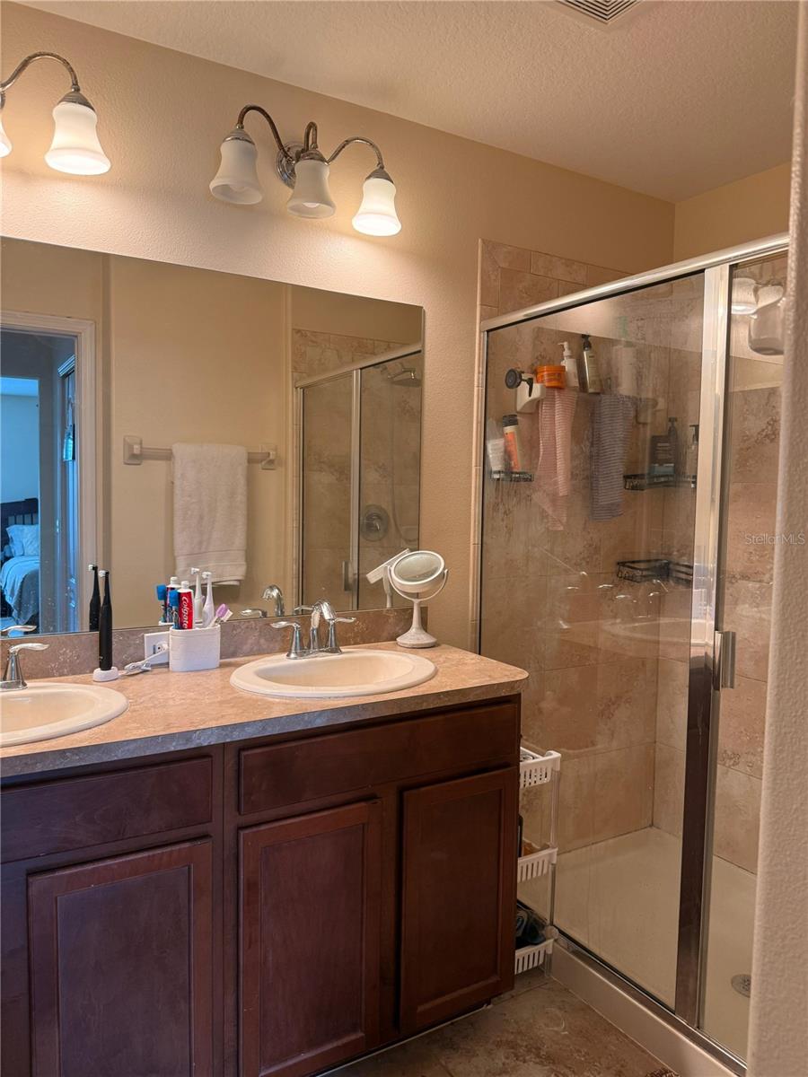 Listing photo id 13 for 3154 Rodrick Circle