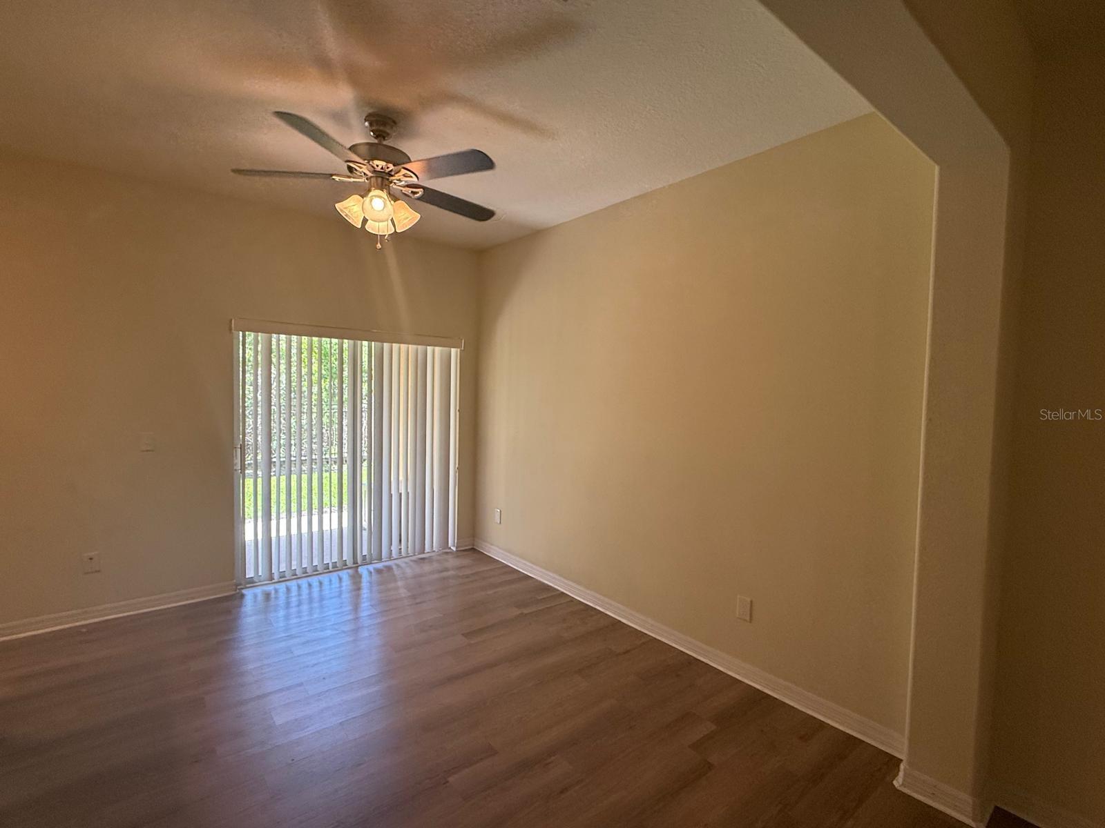 Listing photo id 2 for 3154 Rodrick Circle