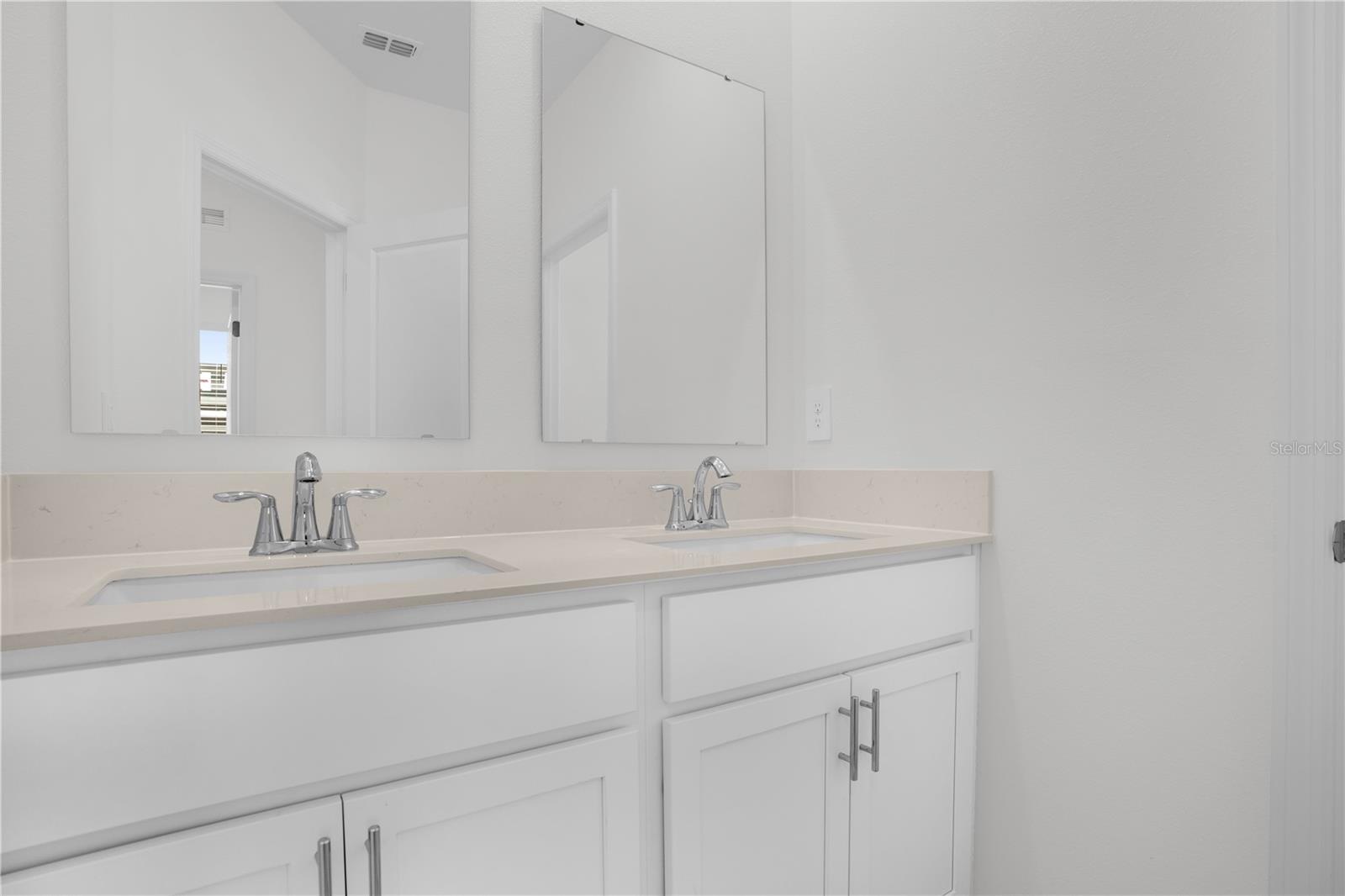 Image 18 of 33 For 2533 Rider Rain Lane