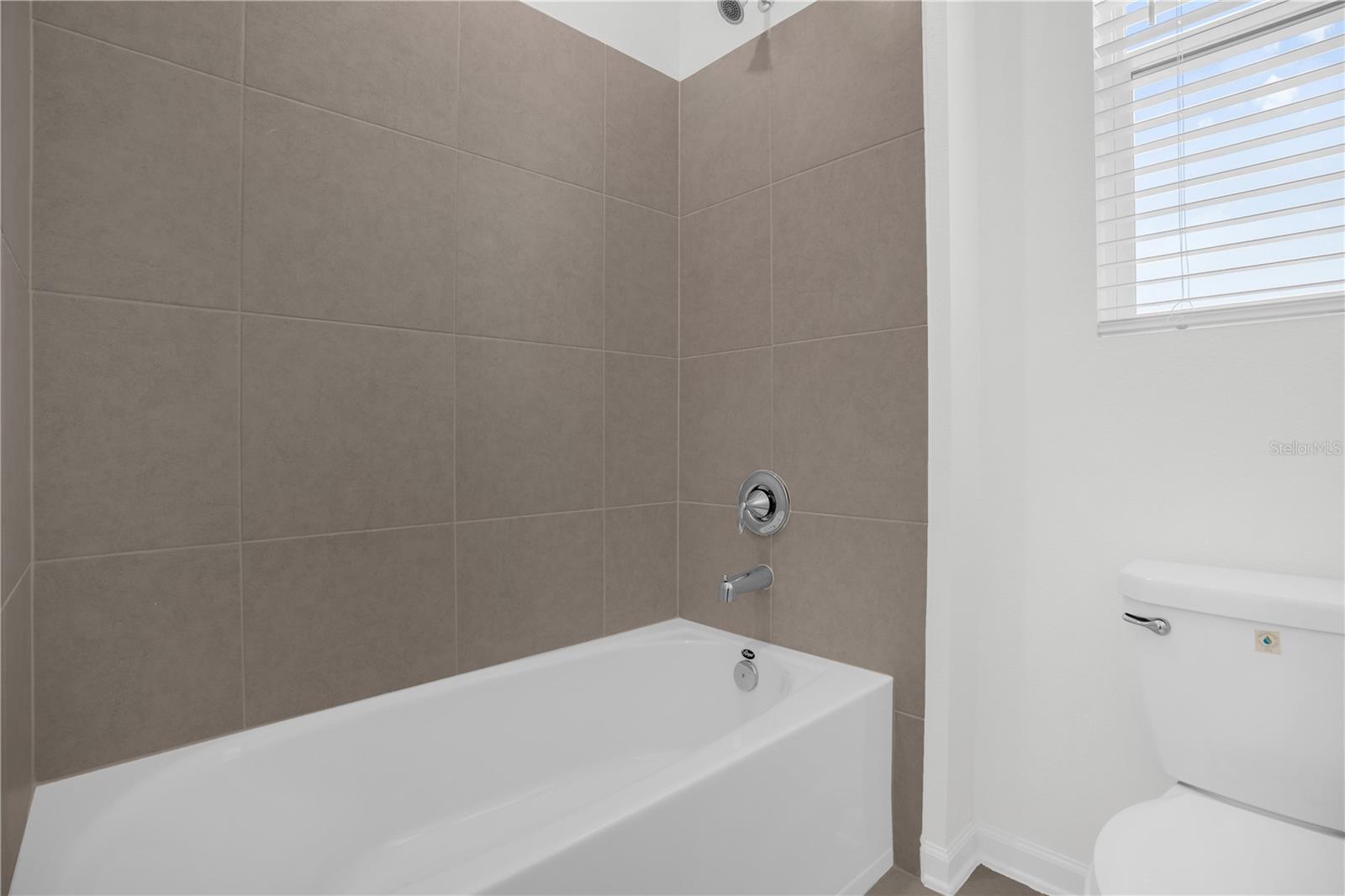 Image 19 of 33 For 2533 Rider Rain Lane