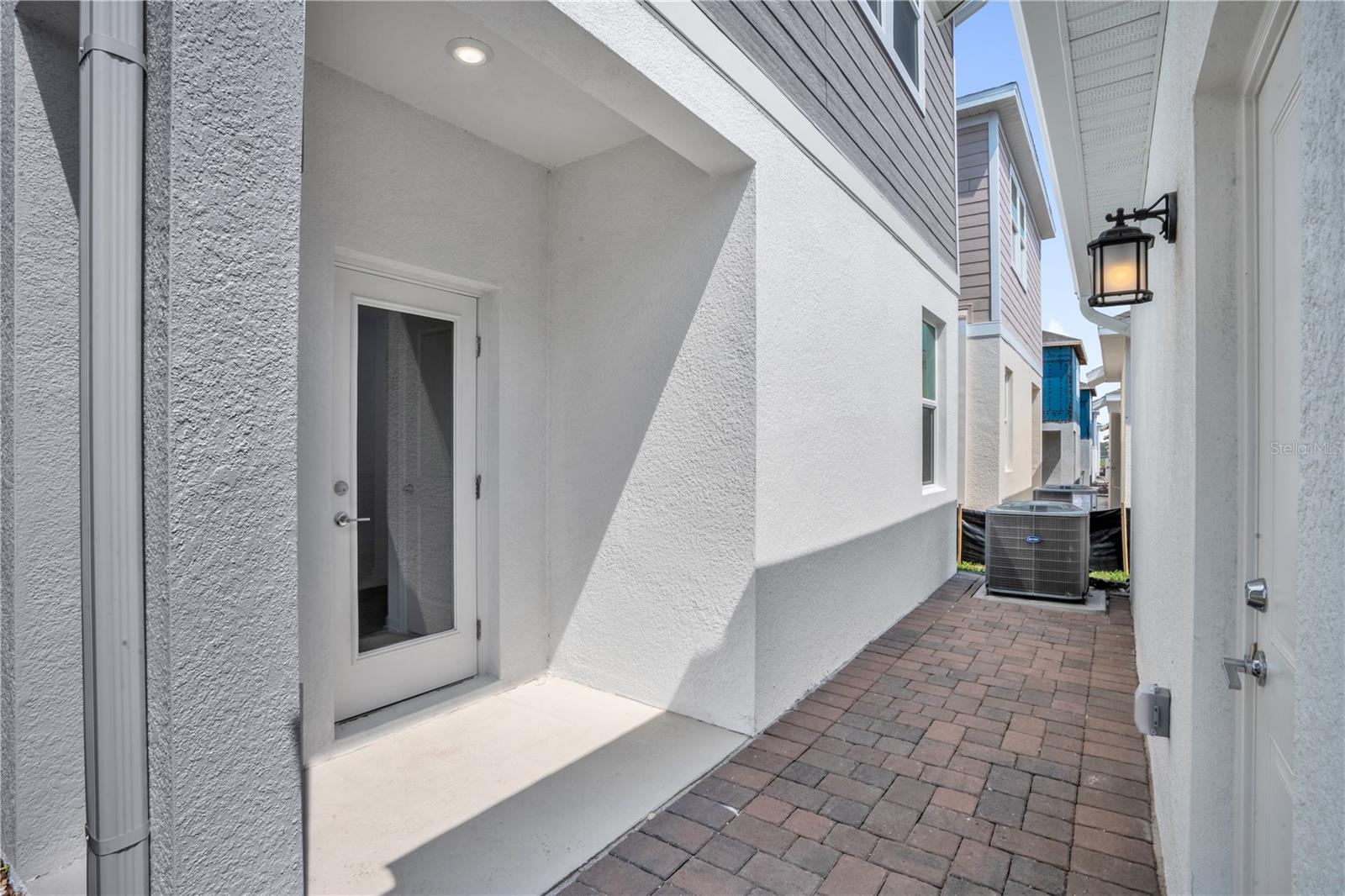 Image 23 of 33 For 2533 Rider Rain Lane