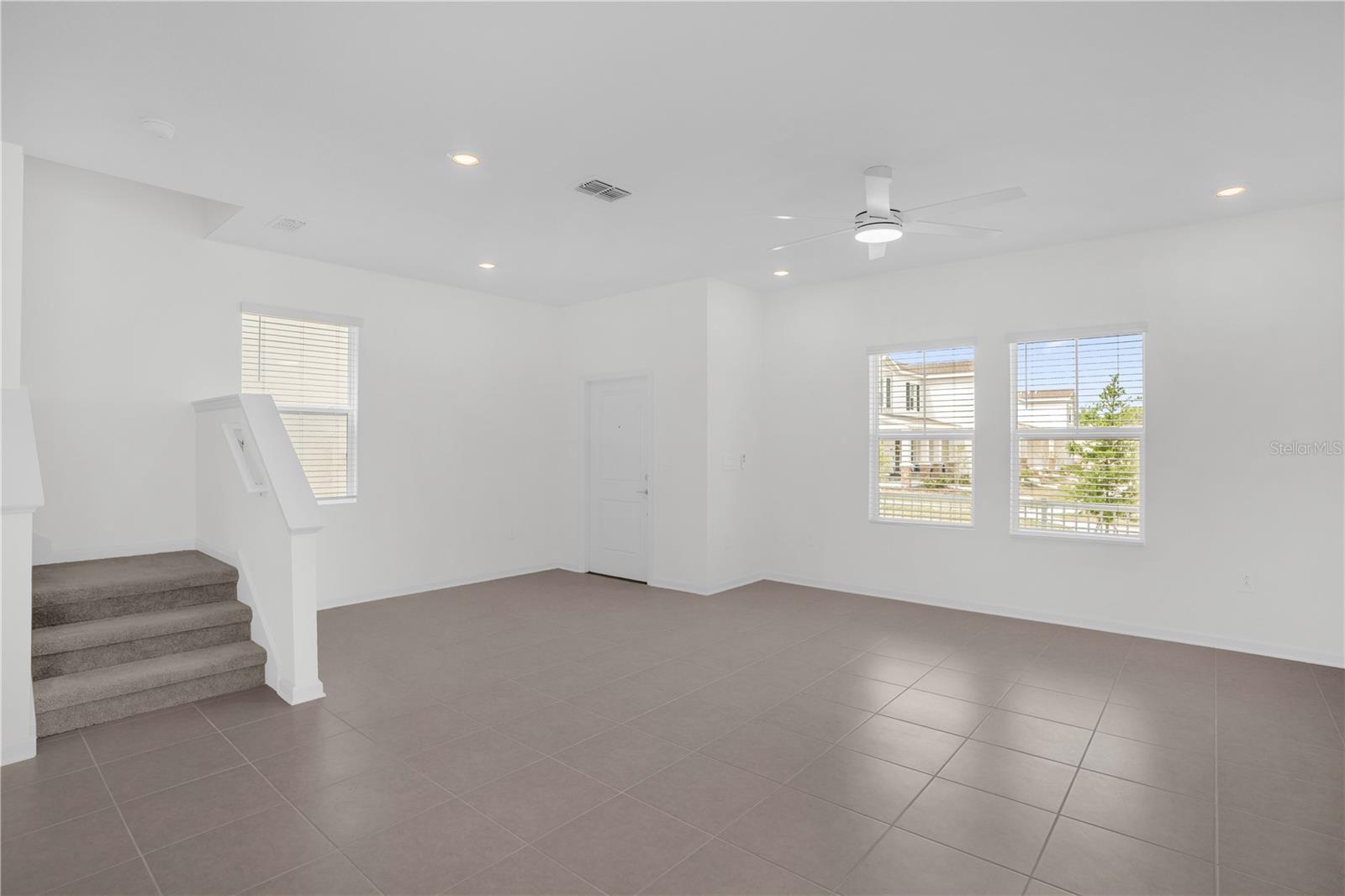 Image 4 of 33 For 2533 Rider Rain Lane