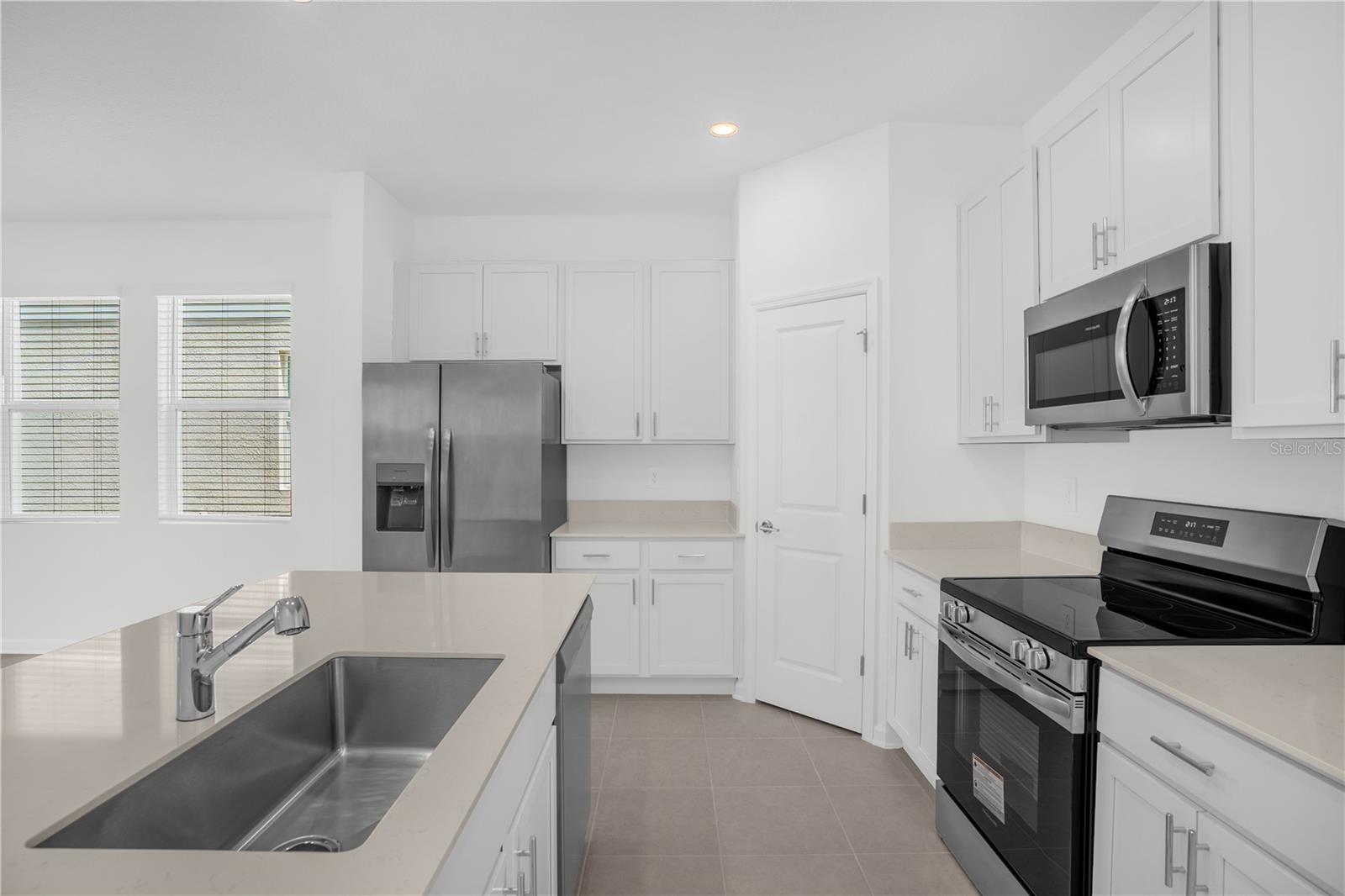 Image 9 of 33 For 2533 Rider Rain Lane