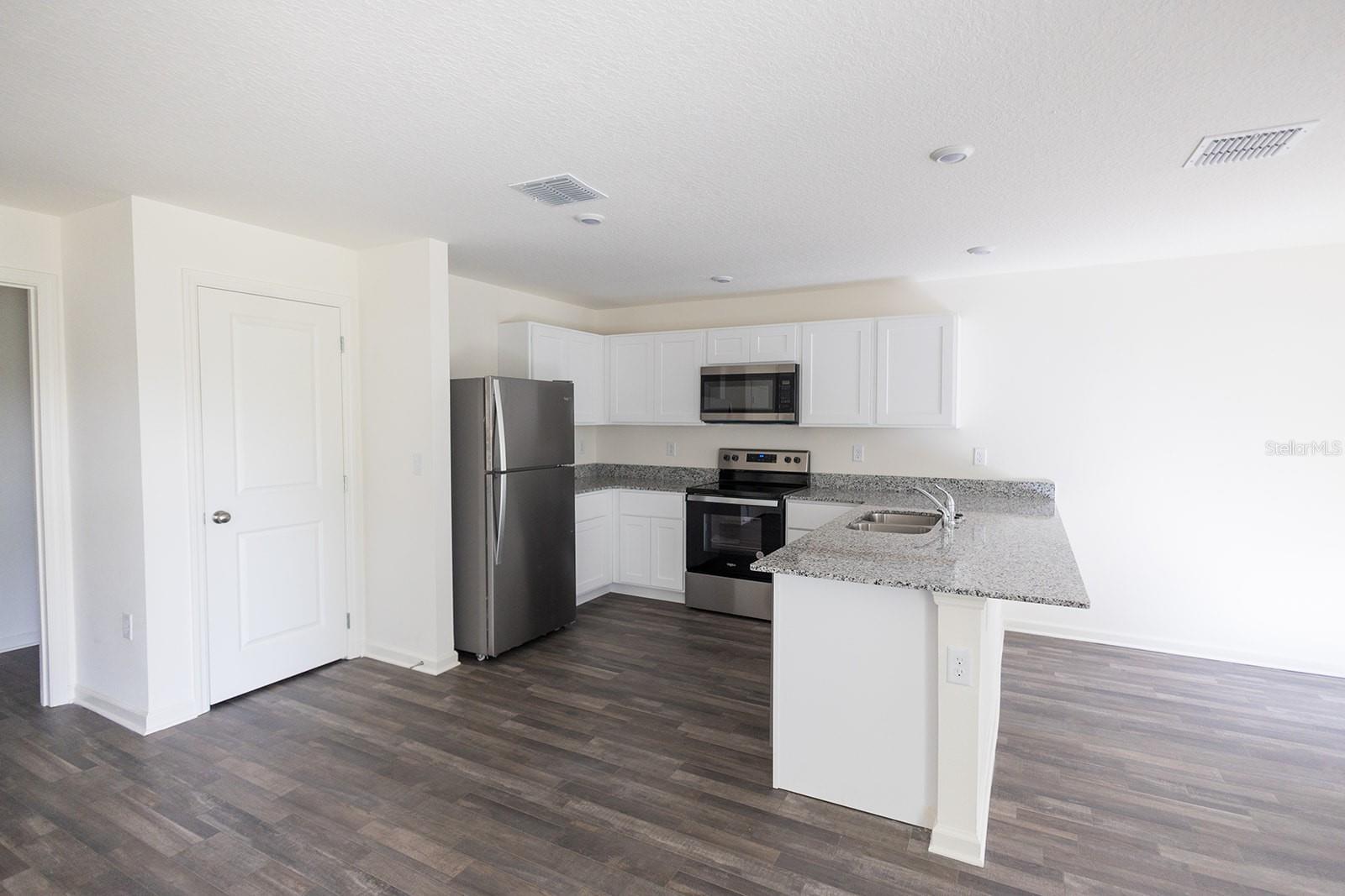 Image 3 of 18 For 664 Hillview Loop