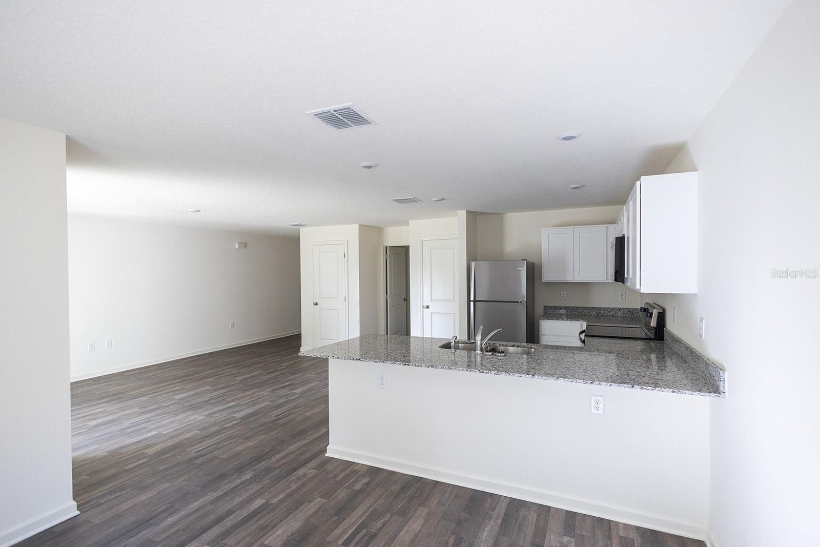 Image 4 of 18 For 664 Hillview Loop